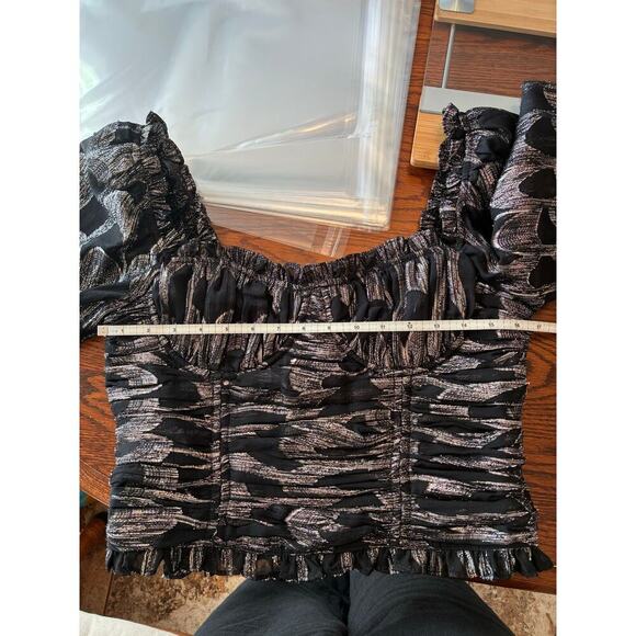 ASTR the Label Black and Silver Metallic Long Sleeve Crop Top Large - Picture 5 of 5